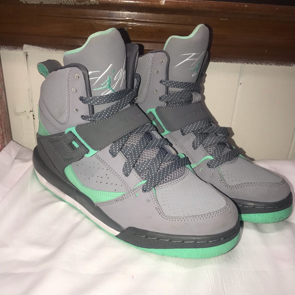 Nike Air Jordan Flight 45 grey/mint size 6.5Y